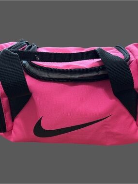 Nike Brasilia Fuel Pack, a miniature duffle-style insulated lunch bag
